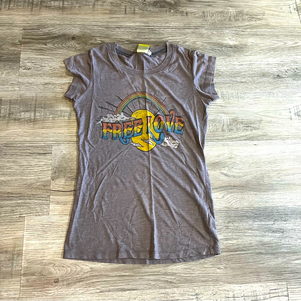 Free Love gray rainbow tee small